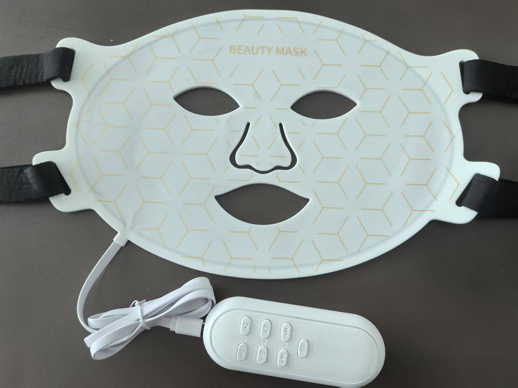 Variante blanca · patrón geométrico dorado